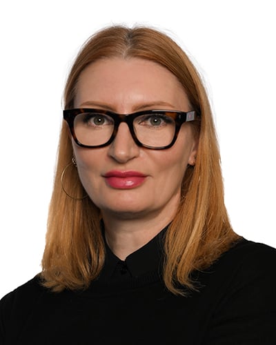 jennifer-ake-marriott-headshot jennifer-ake-marriott-headshot